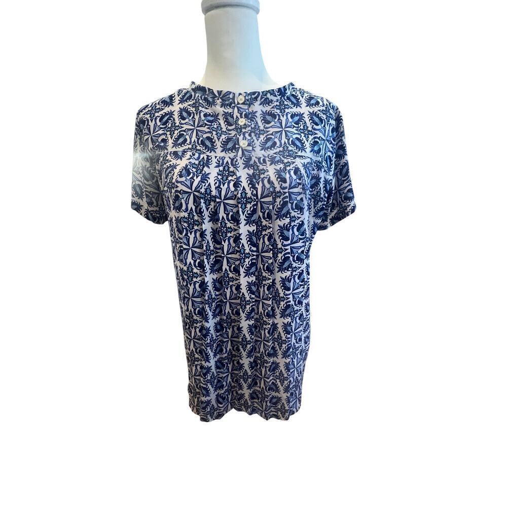 ANN TAYLOR LOFT SHORT SLEEVE LIGHTWEIGHT BLUE AND WHITE TOP WOMENS SIZE SMALL